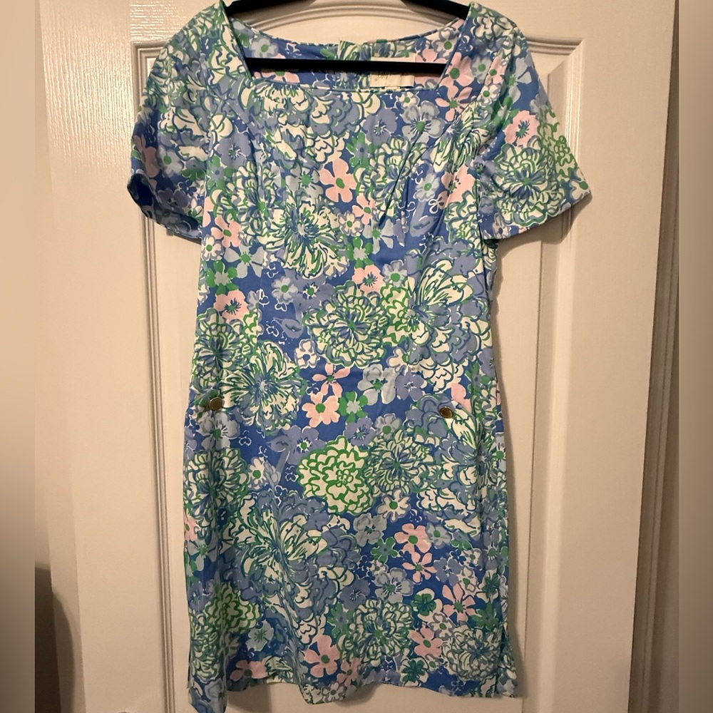 Lilly Pulitzer The Short Sleeved Lill in Sunwashed Blue Plumes in Bloom